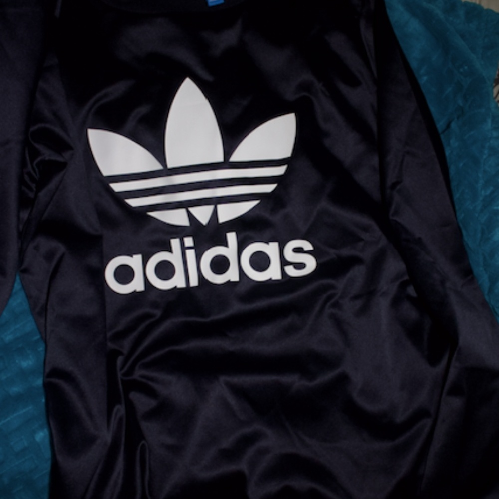 ADIDAS crewneck SIZE MEDIUM WOMEN NAVY BLUE :)
